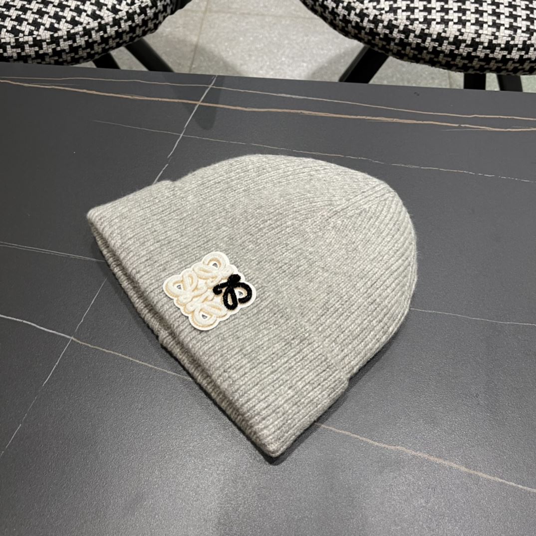 Loewe Caps